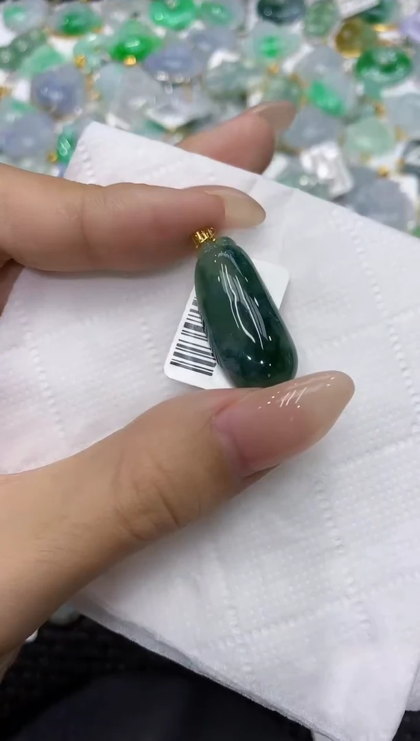 颈饰18K金镶嵌翡翠111111111111