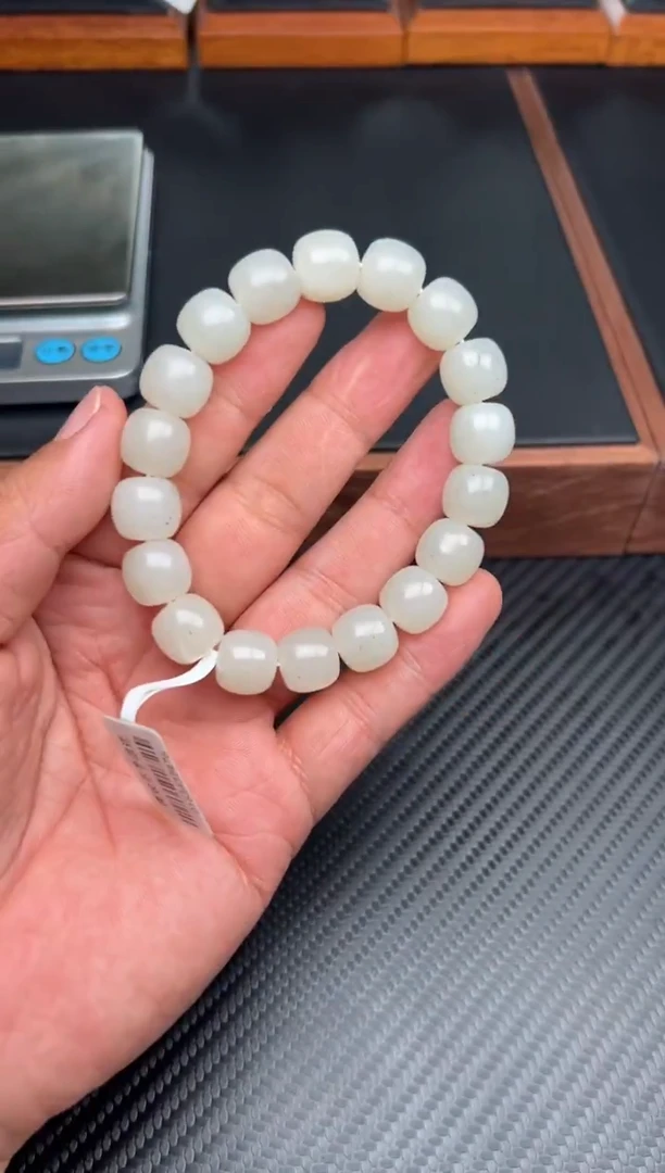 未镶嵌手串和田玉黑山微色差卡12j