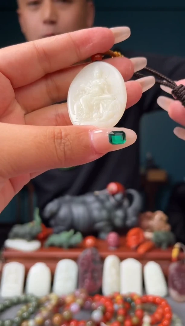 和田玉未镶嵌颈饰吊坠