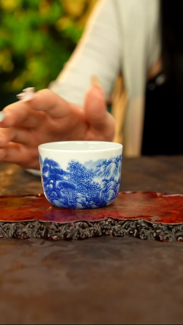 青花手绘山水主人杯