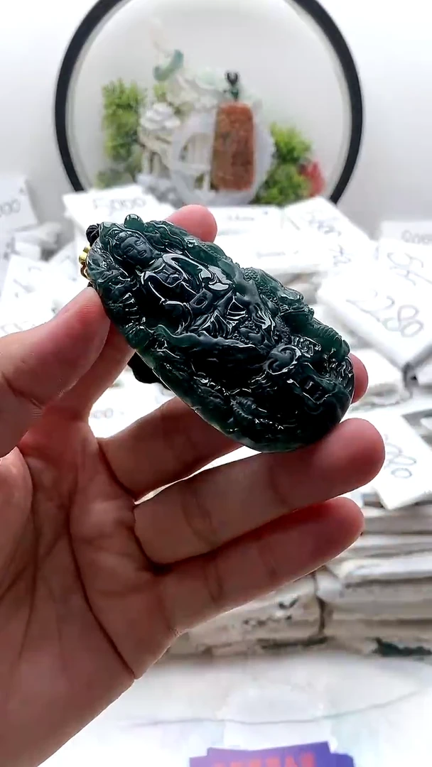 颈饰未镶嵌翡翠九龙观音