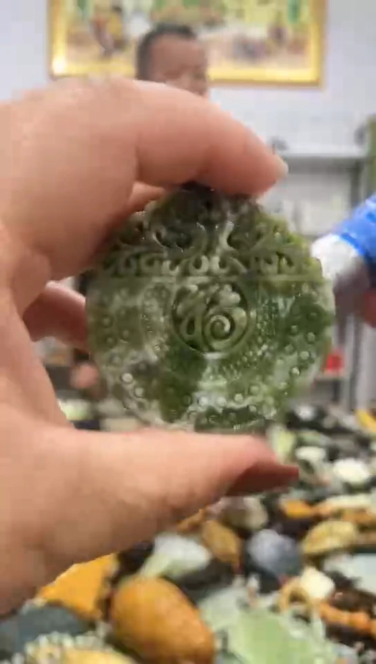 未镶嵌岫玉挂件