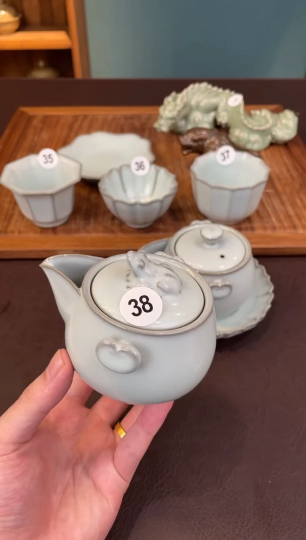 38窑承龙泉青瓷振金蟾宝瓶