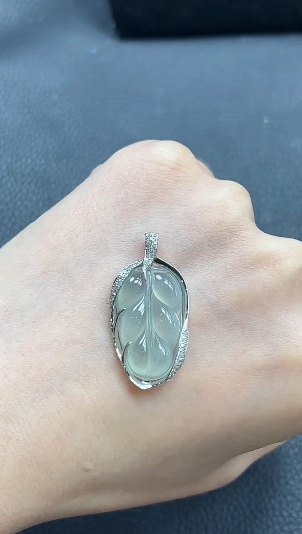 【闪购商品】翡翠颈饰18K金镶嵌叶子