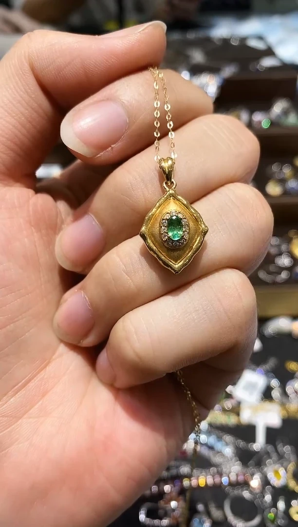 【闪购商品】祖母绿颈饰18K金镶嵌吊坠
