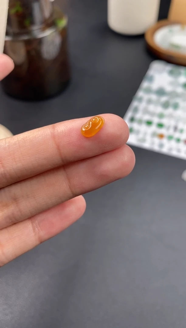 翡翠未镶嵌颈饰翡翠冰黄裸石