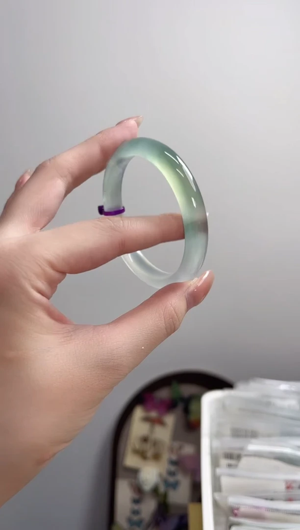 玛瑙/玉髓手镯未镶嵌55-56圈 需要包容