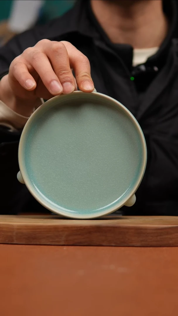 【闪购商品】瓷片14口径仿古天青三足洗缩釉