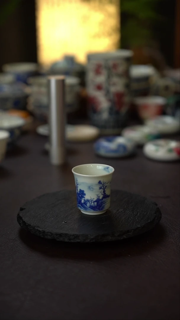 全手绘青花山水直口小主人杯