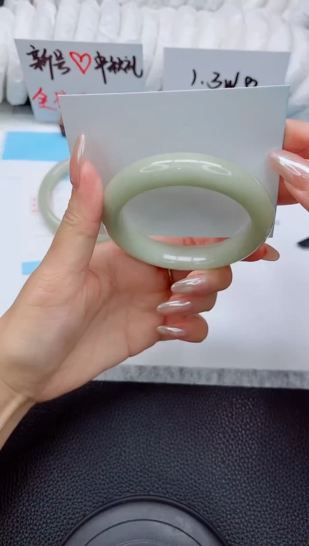 未镶嵌手镯石英质玉187-56.3