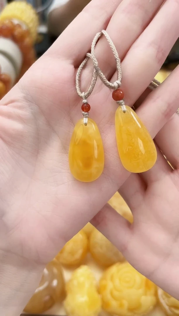 未镶嵌琥珀裸石3.3g+水滴吊坠/多样性发其一