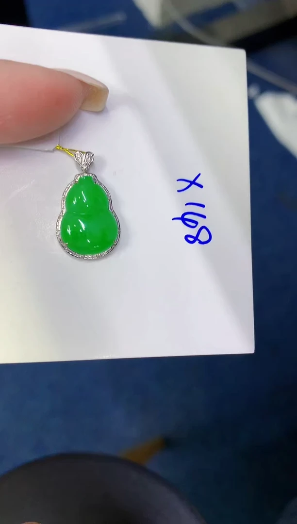 颈饰18K金镶嵌翡翠缅甸天然翡翠A货