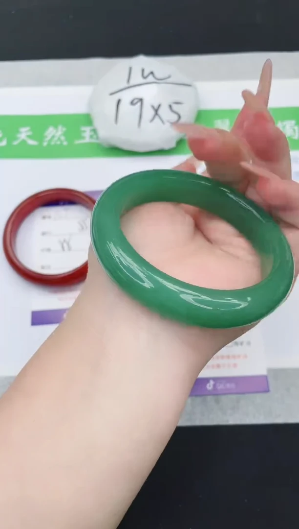 【闪购商品】石英质玉手镯未镶嵌D108-60+