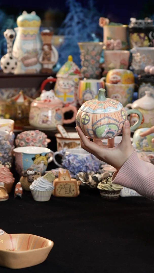 摆件陶景德镇釉下彩手绘设计师款陶瓷