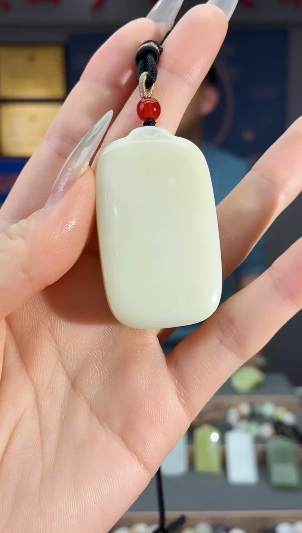 颈饰未镶嵌和田玉1