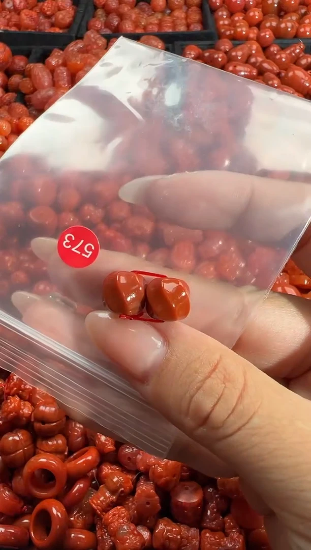 颈饰未镶嵌南红玛瑙1