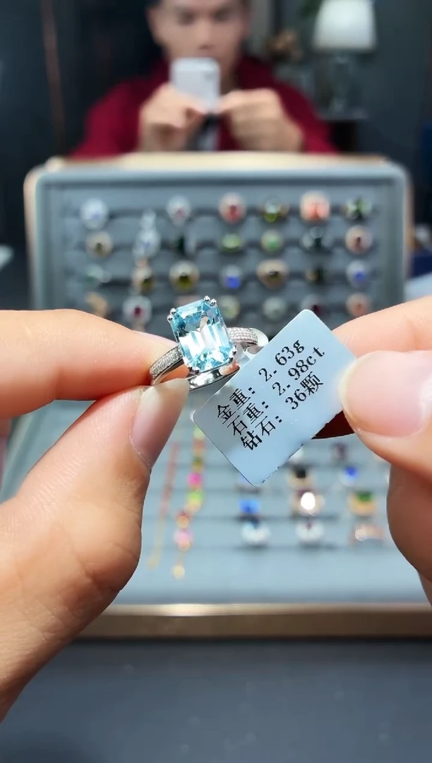 18K金镶嵌戒指海蓝宝石2.98配钻