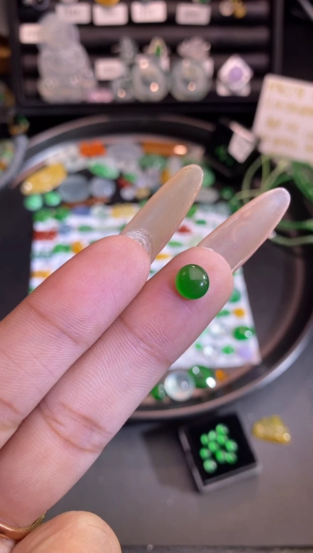 【闪购商品】翡翠挂件未镶嵌蛋面