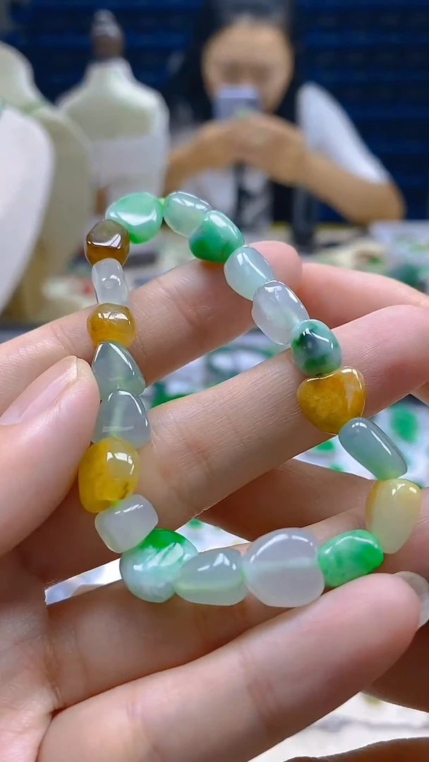 翡翠未镶嵌颈饰新号开播 全场乱卖