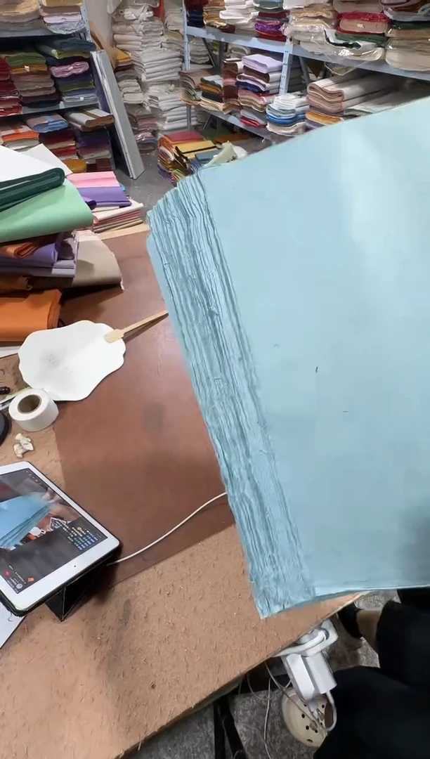 34*138 瓦蓝色楮皮麻纸真金25张