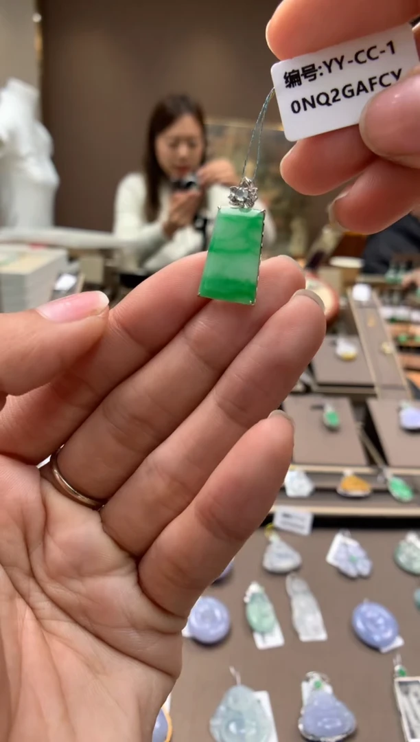 【闪购商品】翡翠颈饰18K金镶嵌无事牌