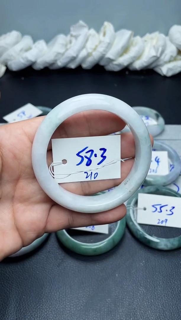 未镶嵌手镯翡翠210