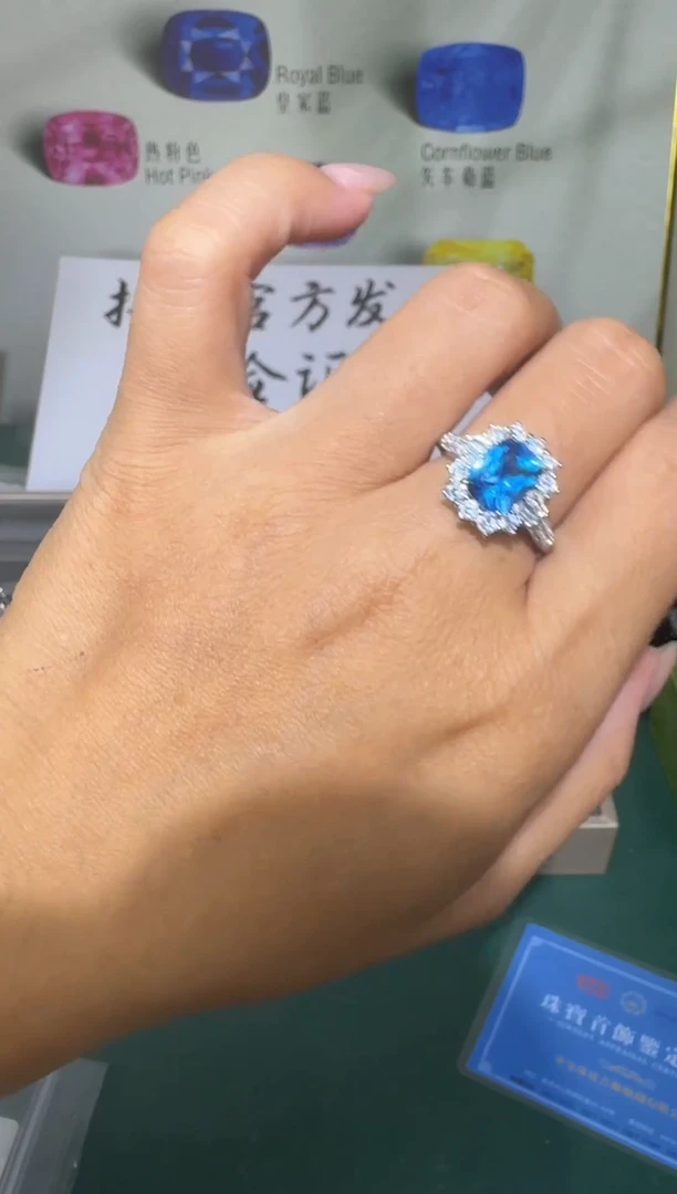 戒指蓝宝石18K金镶嵌0