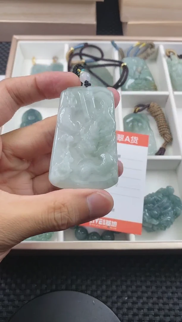 翡翠未镶嵌颈饰