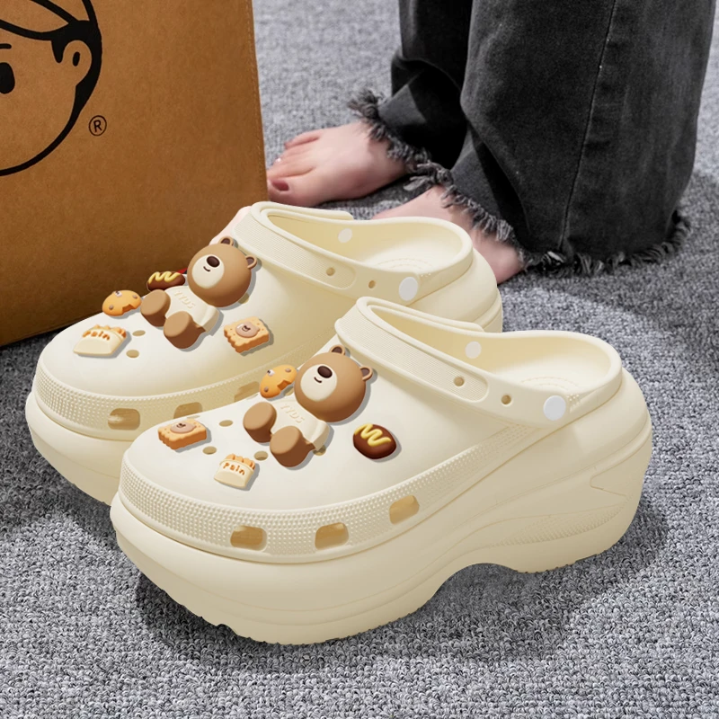 厚底洞洞鞋女款2025新款爆款时尚百搭外穿踩屎感沙滩凉鞋女士夏季