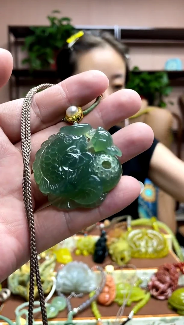未镶嵌岫玉吊坠`