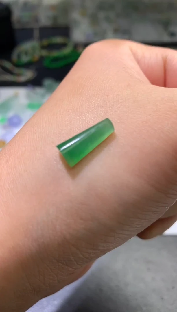 未镶嵌定制翡翠毛货 14.3-6.6-4.3