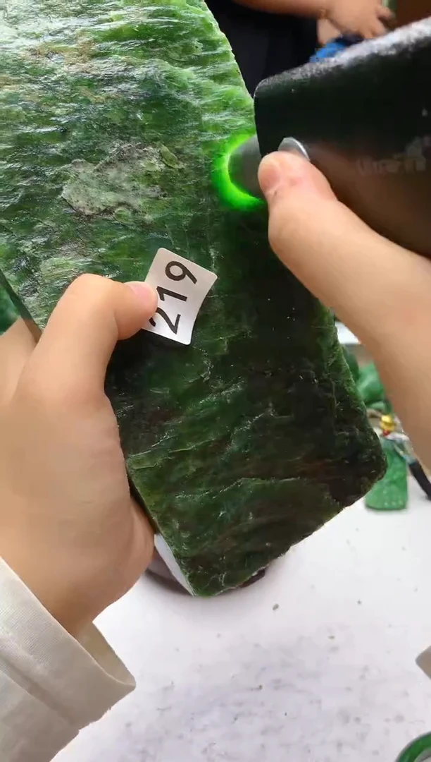 未镶嵌和田玉（碧玉）珠宝半成品1