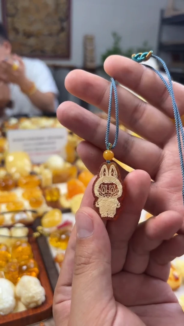 未镶嵌琥珀裸石吊坠3.7g