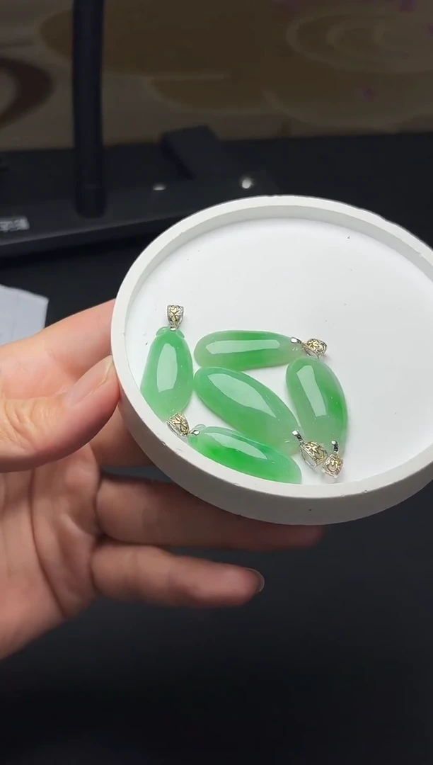 颈饰18K金镶嵌翡翠YM1379-5 福瓜多样性发一件