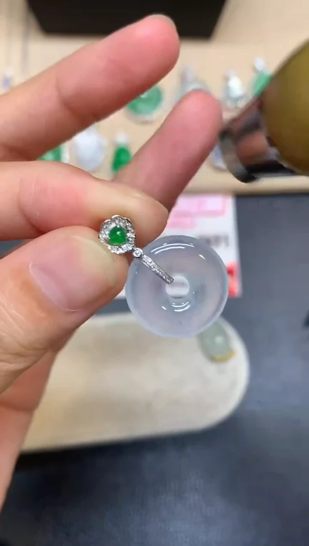 颈饰18K金镶嵌翡翠甜甜圈【无服务费【48小时鉴赏期】