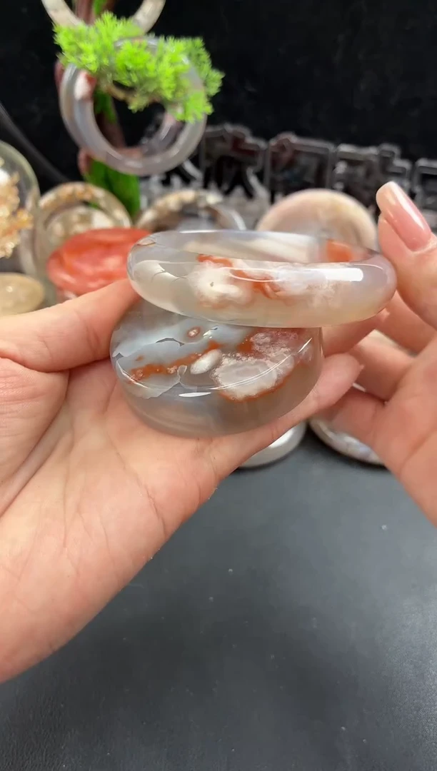 未镶嵌手镯（圆镯）石英质玉58