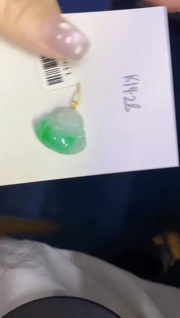 颈饰18K金镶嵌翡翠缅甸天然翡翠A货