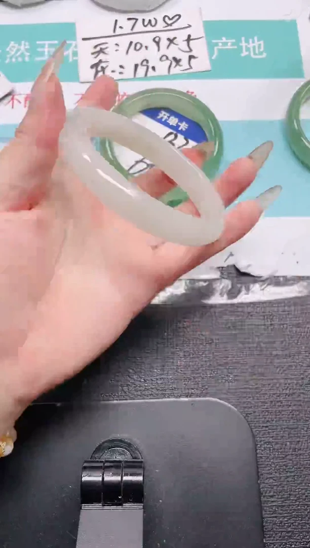 未镶嵌手镯石英质玉138-66