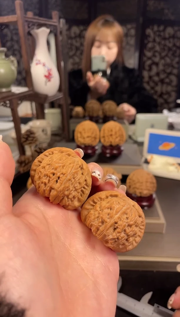 【闪购商品】文玩核桃把件白狮子42尺-3
