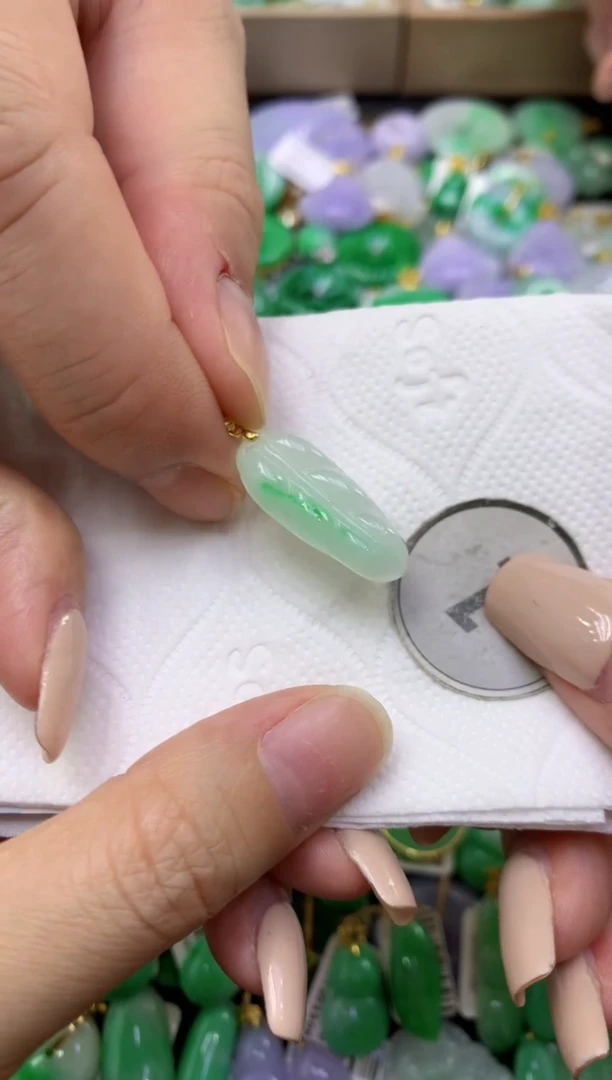 颈饰未镶嵌翡翠天然缅甸翡翠A货