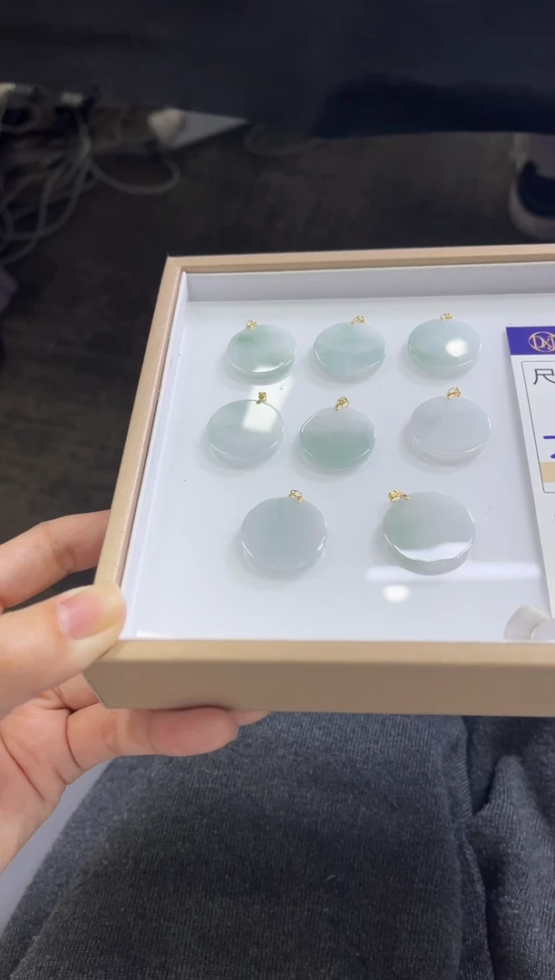 颈饰18K金镶嵌翡翠K122/多样性发一件/配绳子