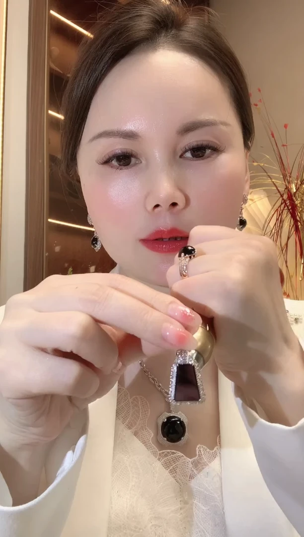 【闪购商品】翡翠吊坠(不含链)18K金镶嵌W3