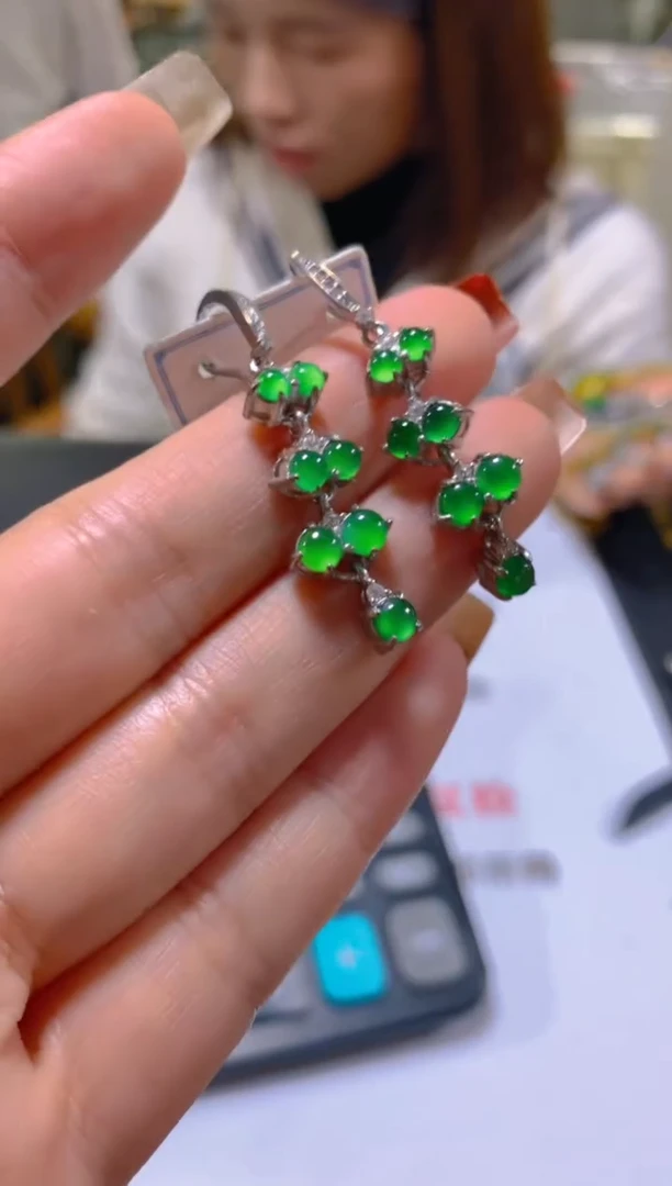 未镶嵌翡翠耳饰多样性发一