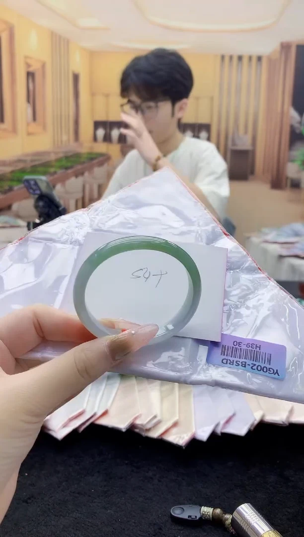 翡翠手镯未镶嵌    H39-30