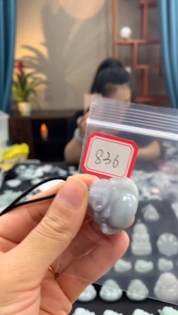 翡翠未镶嵌颈饰佛公836