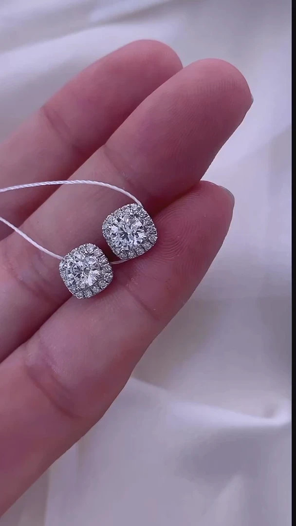 铂Pt950镶嵌实验室培育钻石Pt950小香风围镶耳钉