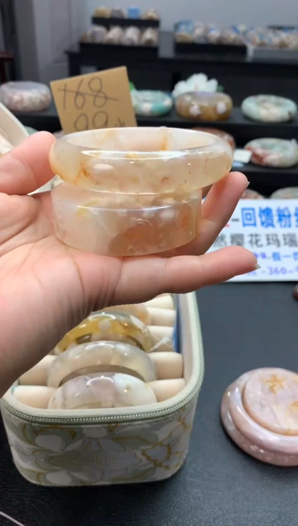 未镶嵌手镯石英质玉（60-61圈口）赠送镯心 无证书