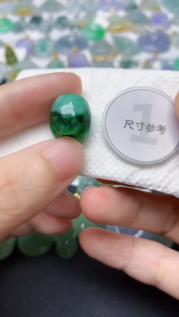 翡翠未镶嵌颈饰天然缅甸A货翡翠