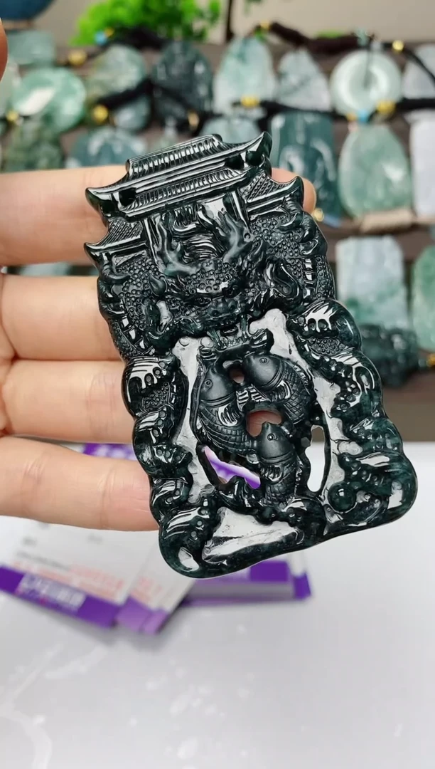 翡翠未镶嵌颈饰