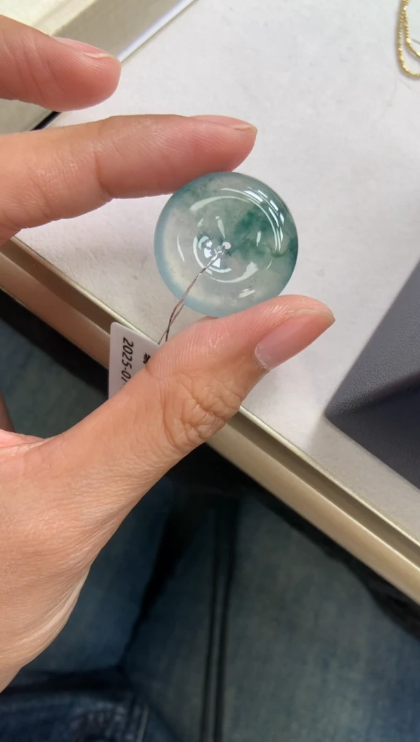 翡翠未镶嵌颈饰平安扣